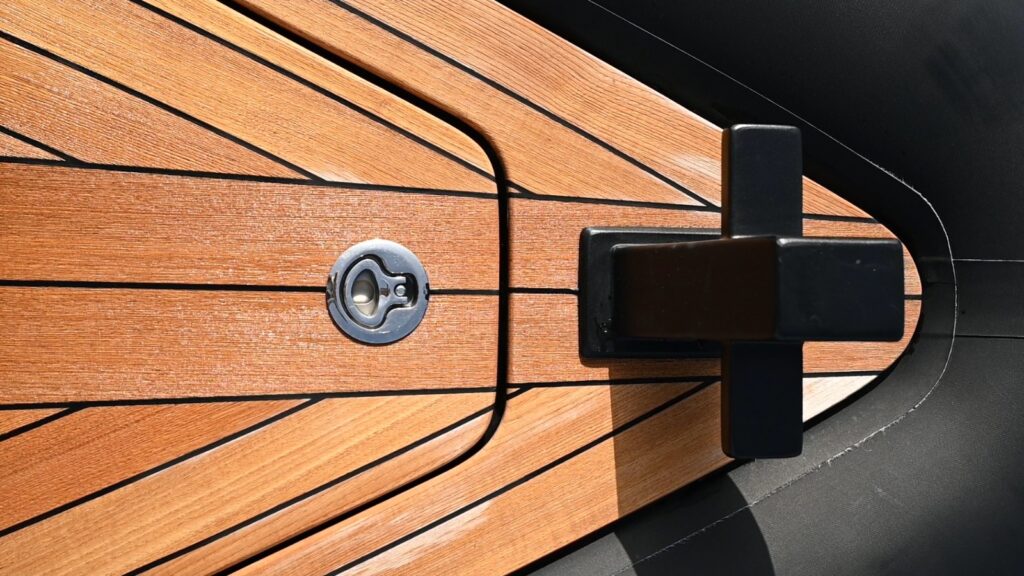 RockMarine ROCK 36 Deck